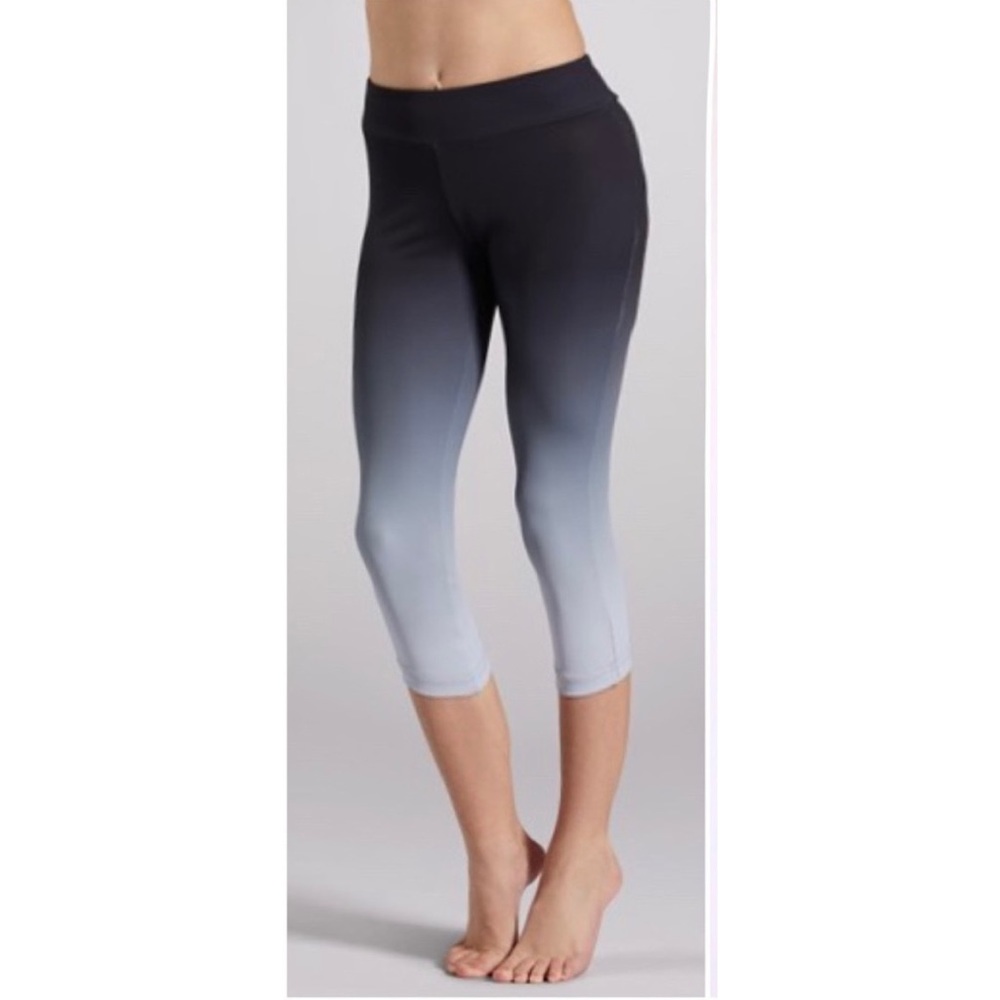Zaney Threads Ombré Capri Leggings